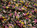 Плательная желтая розовая ткань цветы полиэстер эластан ЕБ471
