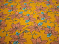 Плательная желтая персиковая ткань цветы полиэстер ЕБ470