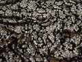 Плательная бежевая черная ткань цветы полиэстер ЕВ39