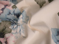 Костюмная молочная ткань цветочный узор ЕА589