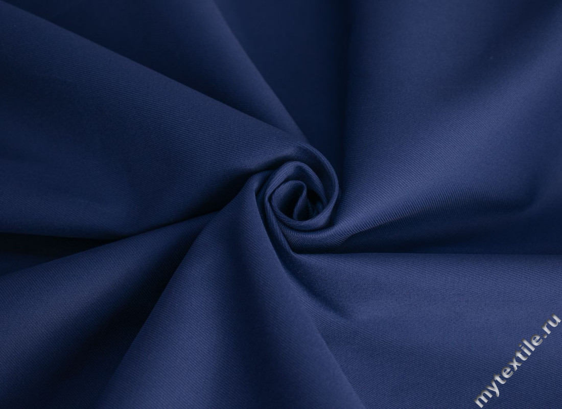 Из 56 метров синей ткани. Однотонная тканьголубая кастюмная.
