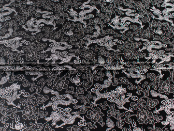 Китайский шёлк черный серебряный цветы узор драконы ГВ4139