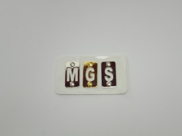 Нашивка патч белого цвета с надписью MGS