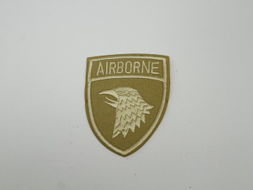 Термонаклейка бежевая с надписью Airborne